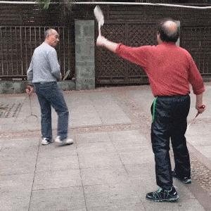 羽毛球比赛用球几号球,羽毛球比赛用球几号球？——从球场小事看人生的成长与蜕变