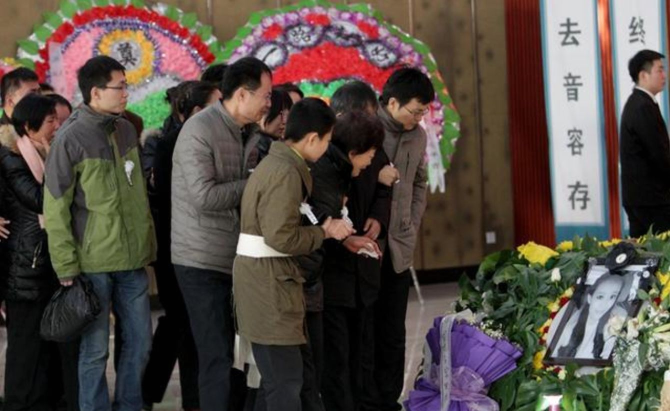 冯东青逝世引发自然之旅呼唤，寻找内心宁静与平和之路